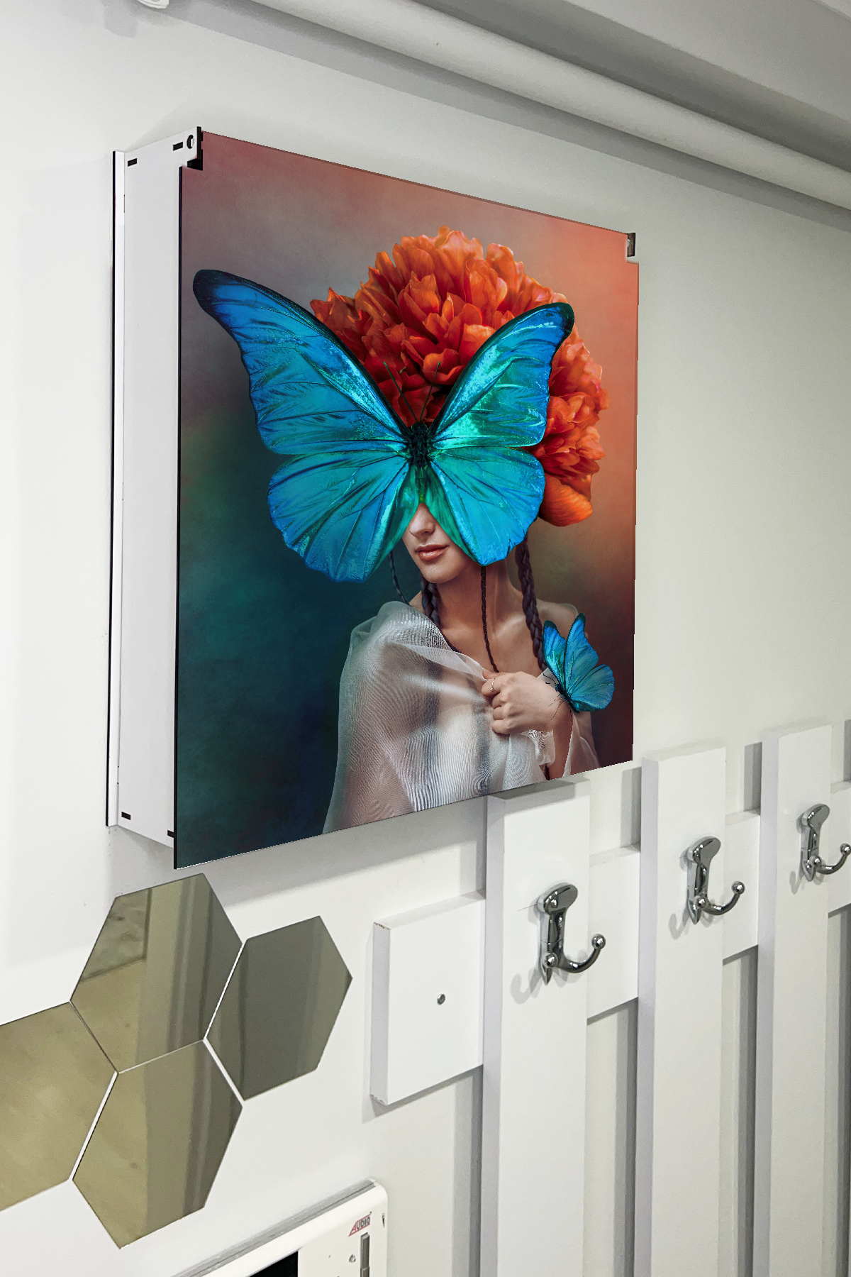 Mavi Kelebekli Sanatsal Kadın Temalı Ahşap Sigorta Saklama Kutusu