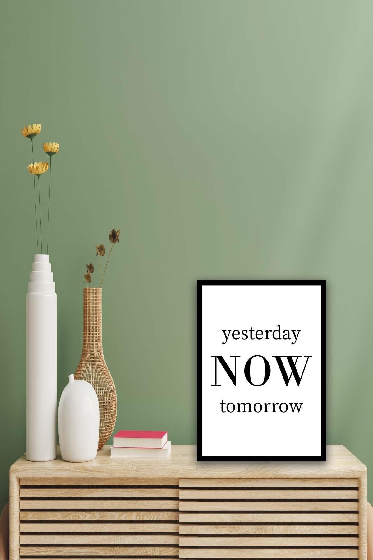 Siyah Çerçeve Görünümlü Now Yazısı