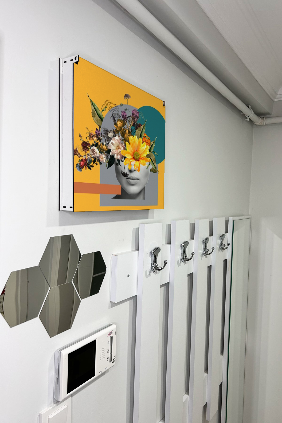 Kafasında Çiçek Temalı Ahşap Sigorta Saklama Kutusu