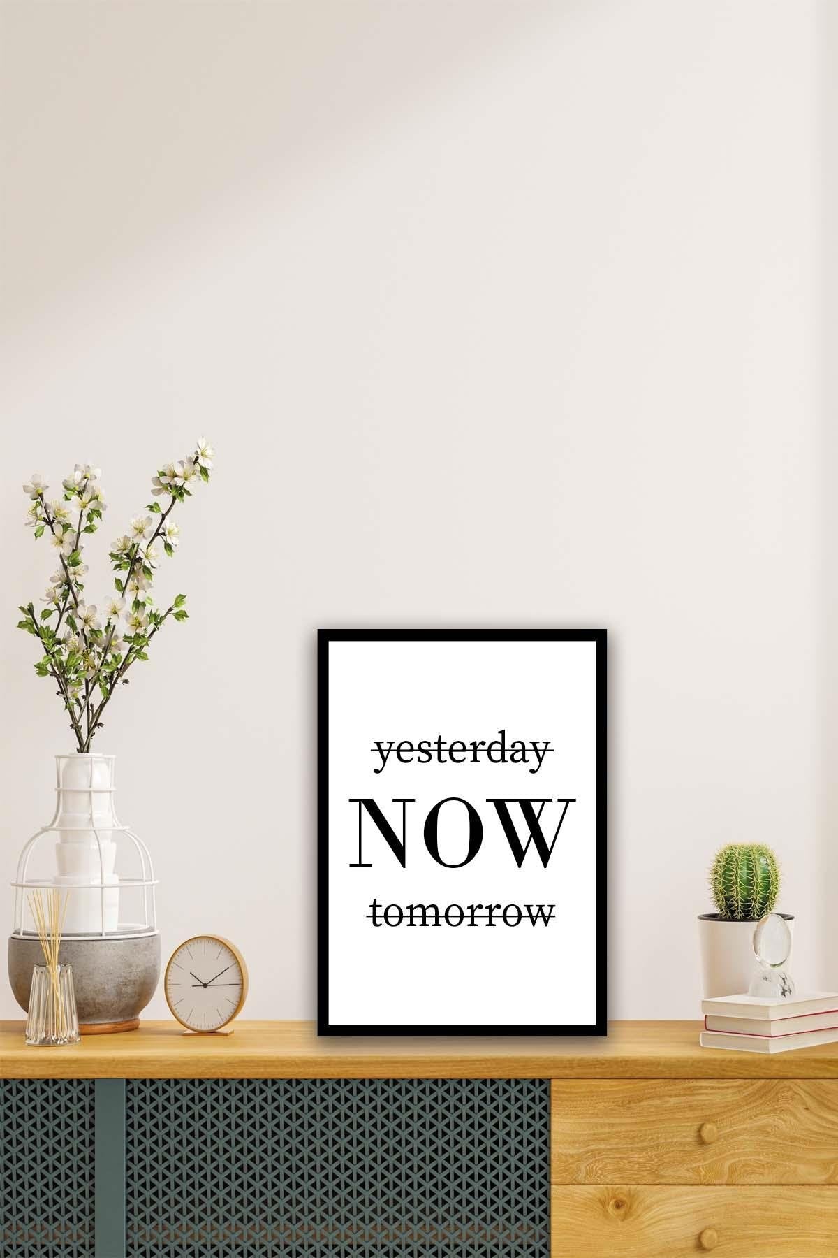 Siyah Çerçeve Görünümlü Now Yazısı