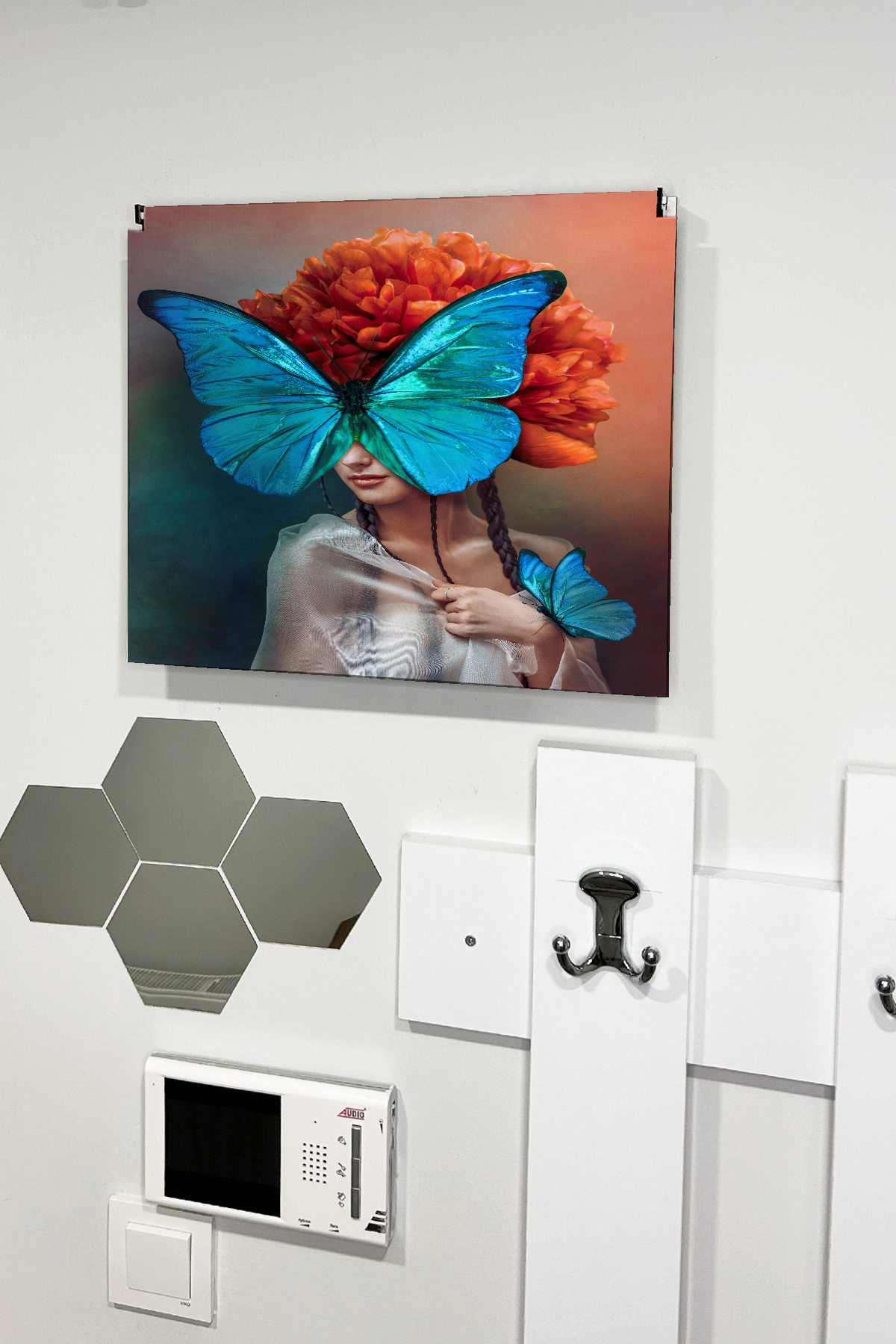 Mavi Kelebekli Sanatsal Kadın Temalı Ahşap Sigorta Saklama Kutusu