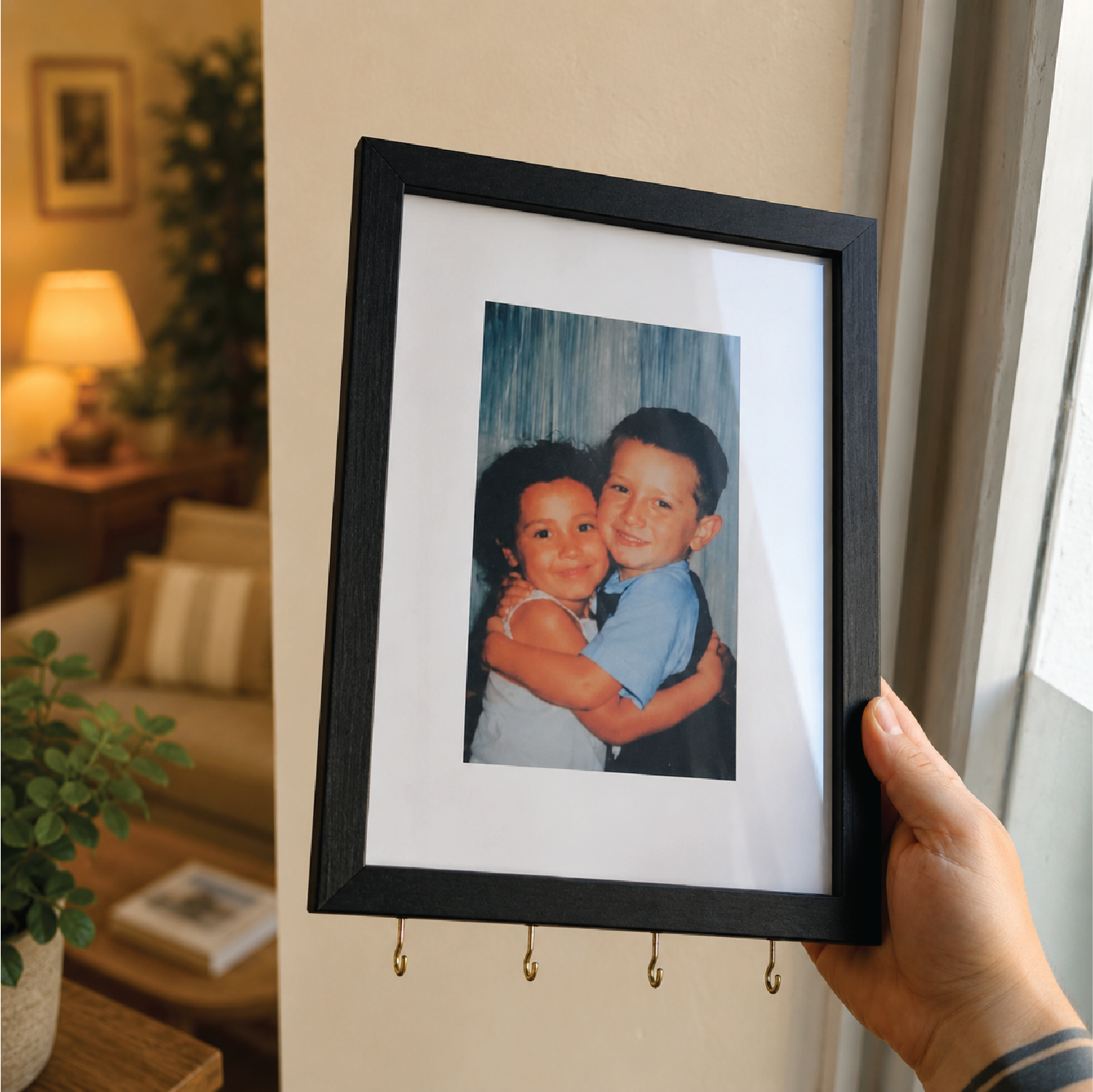Kişiye Özel Fotoğraflı Tablo Anahtarlık Askılığı I Siyah Çerçeveli (4 Kancalı)