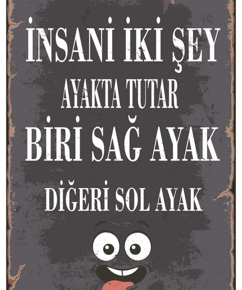 İnsanı İki Şey Ayakta Tutar Ahşap Poster