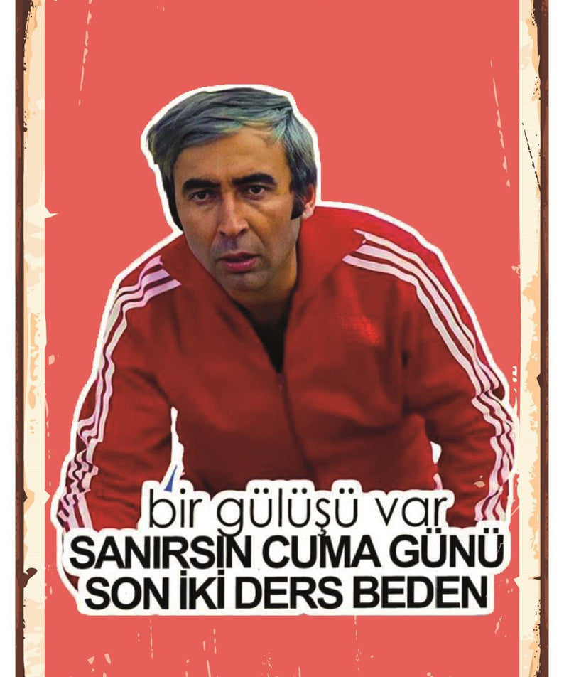Bir Gülüşü Var Sanırsın Cuma Günü Ahşap Poster