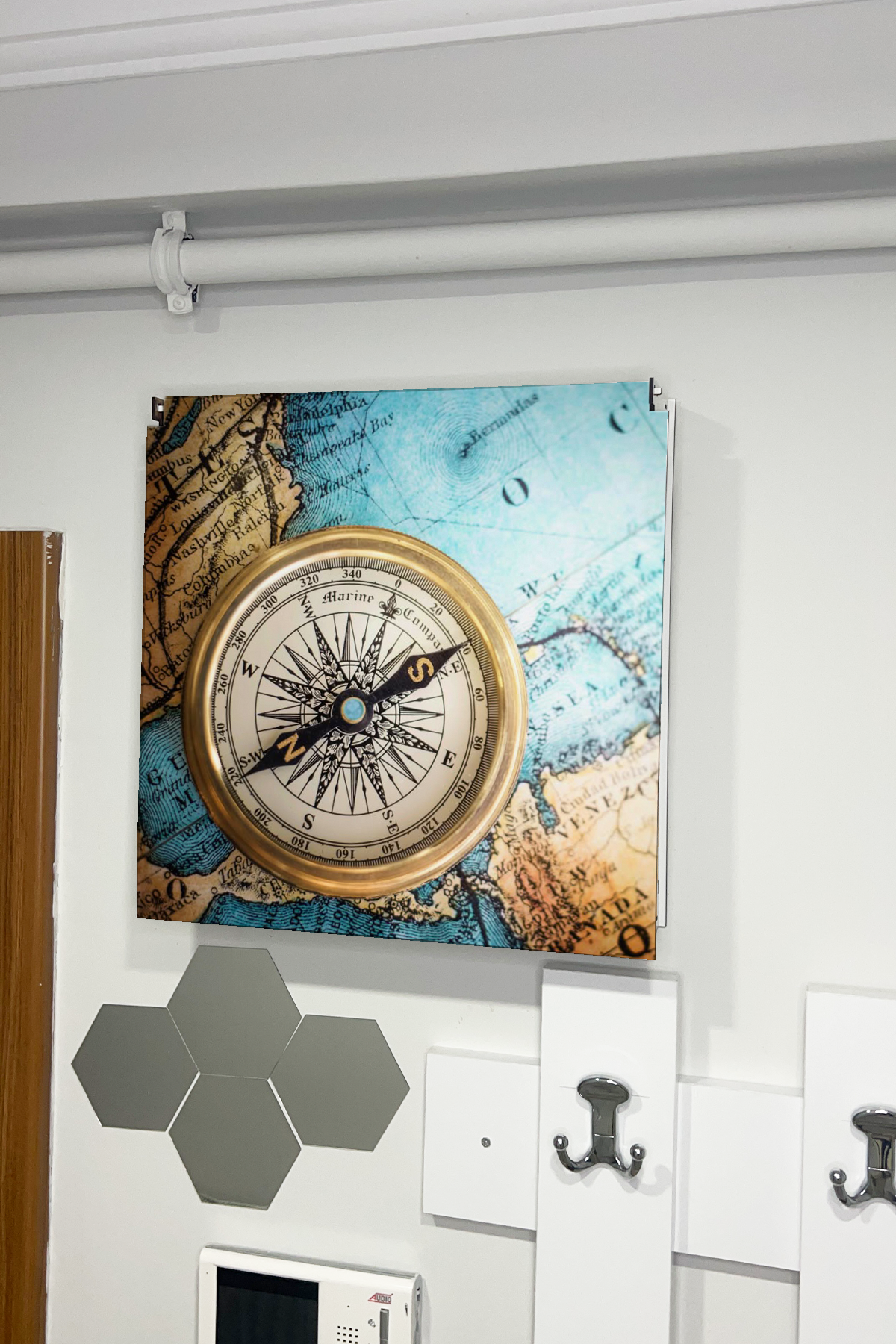 Pusula Temalı Ahşap Sigorta Saklama Kutusu