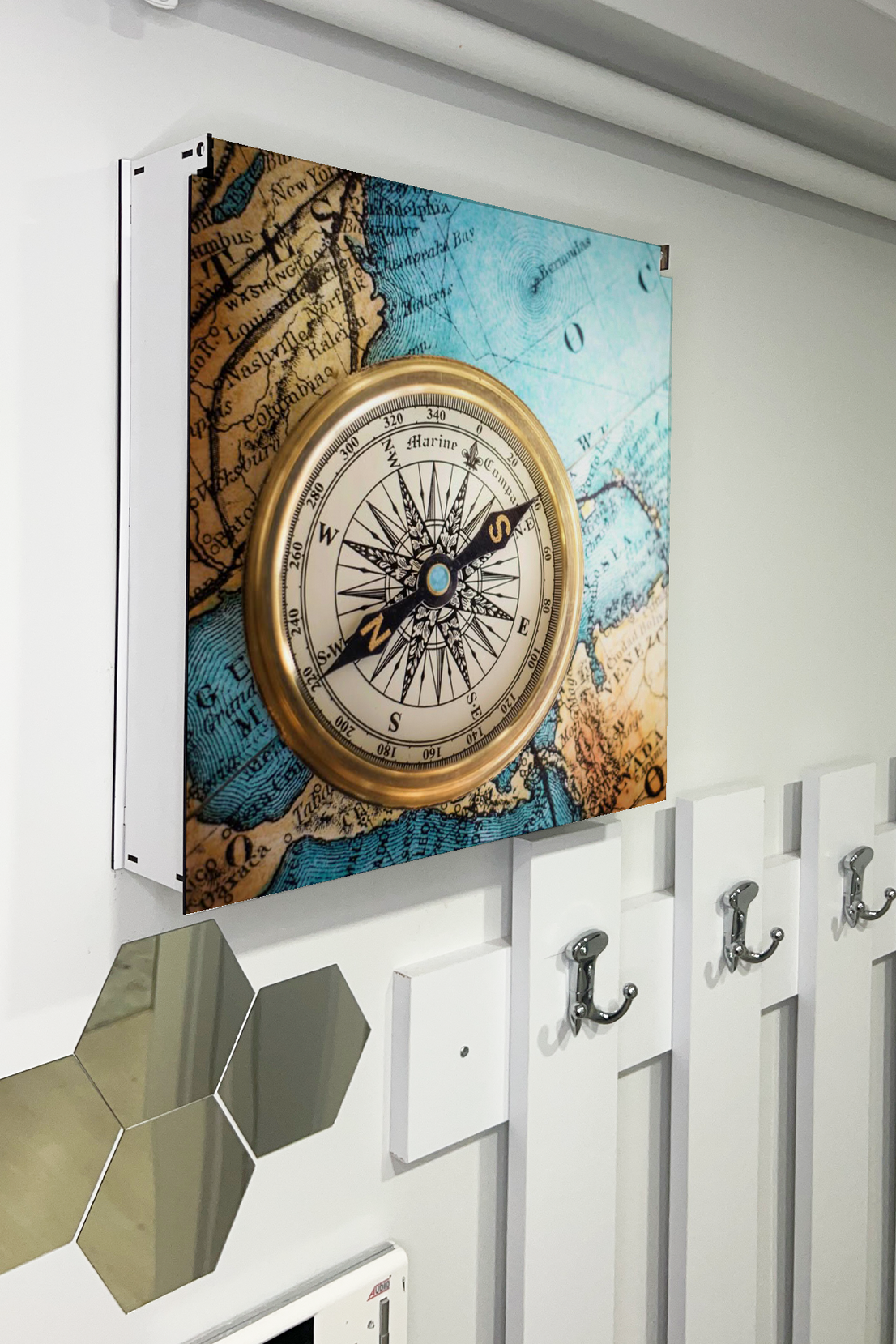 Pusula Temalı Ahşap Sigorta Saklama Kutusu