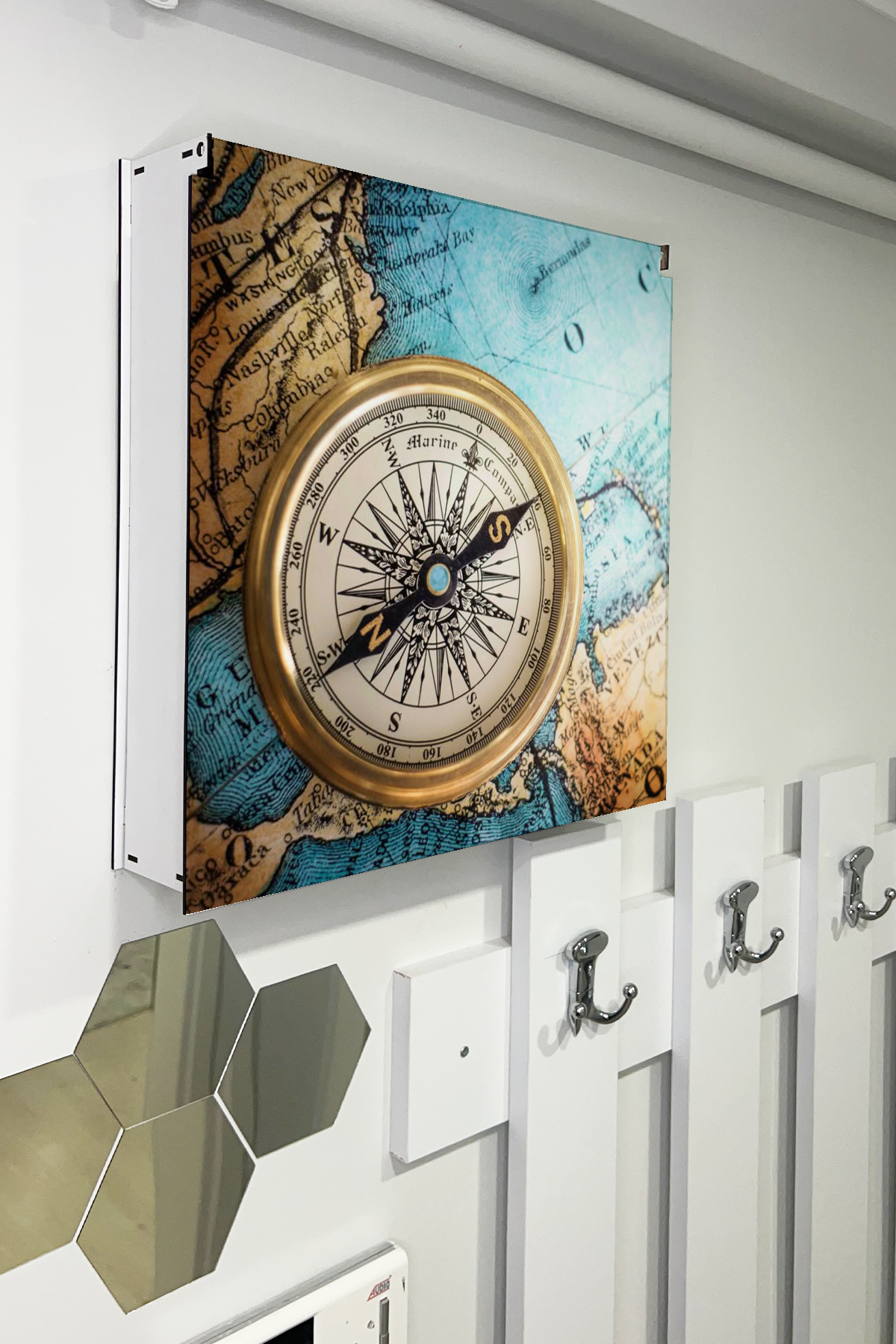 Pusula Temalı Ahşap Sigorta Saklama Kutusu