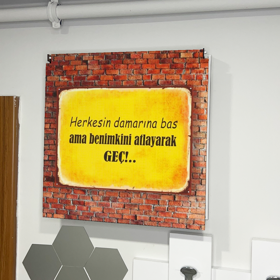 Herkesin Damarına Bas Temalı Ahşap Sigorta Saklama Kutusu