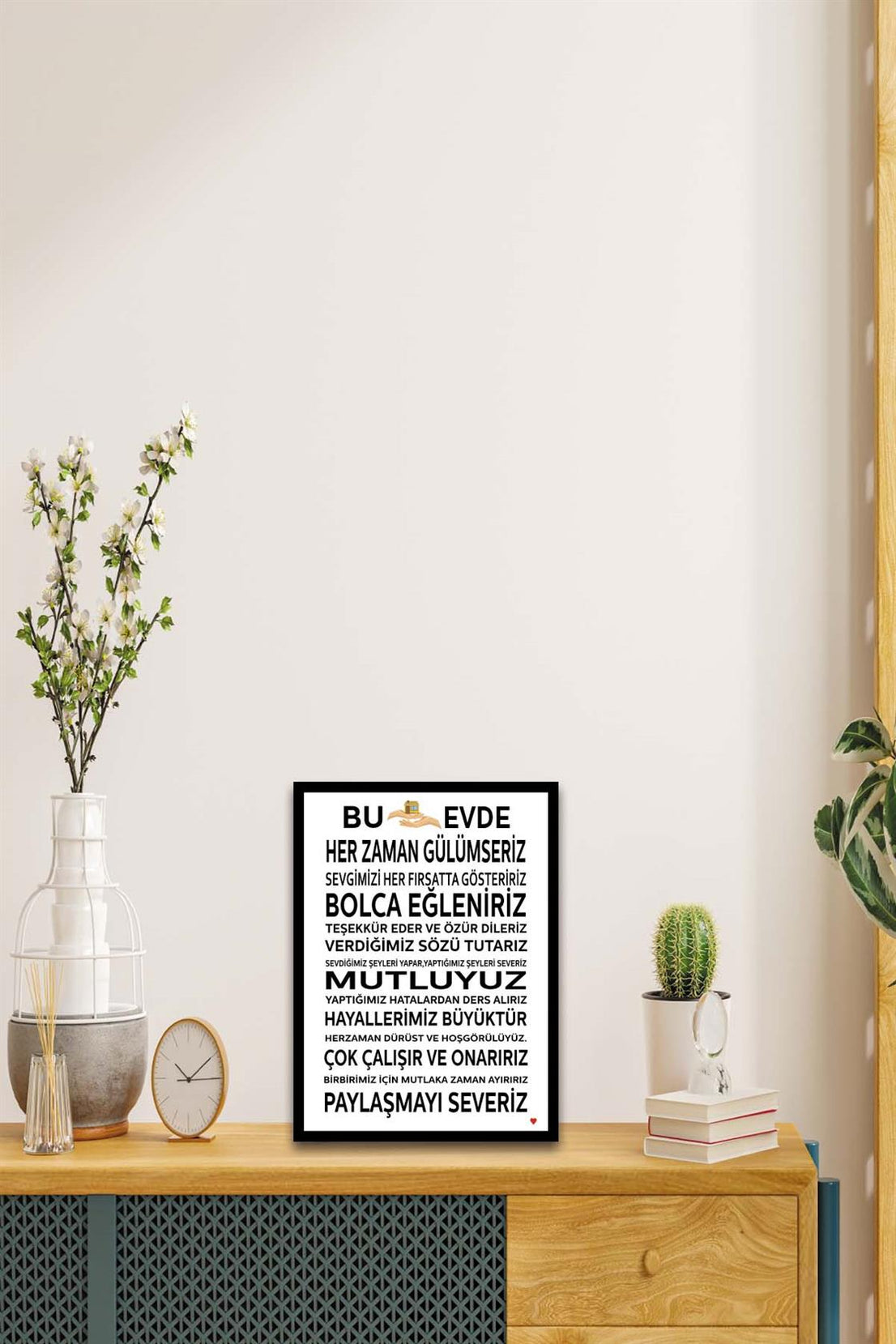 Bu Evde Her Zaman Gülümseriz Yazısı (Siyah çerçeve görünümlü) Uv Baskı Mdf Tablo Seti