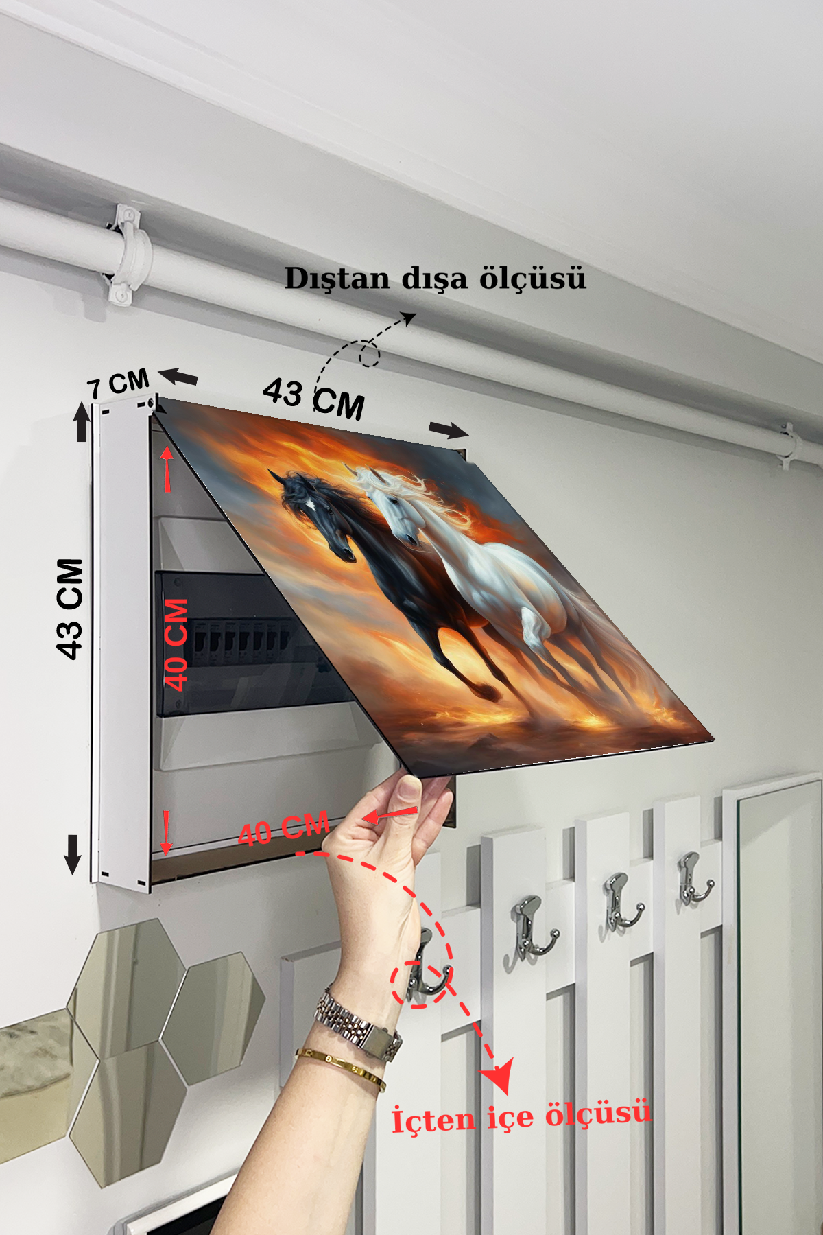 Siyah Beyaz Modern Sanatsal Kısrak At Temalı Ahşap Sigorta Saklama Kutusu