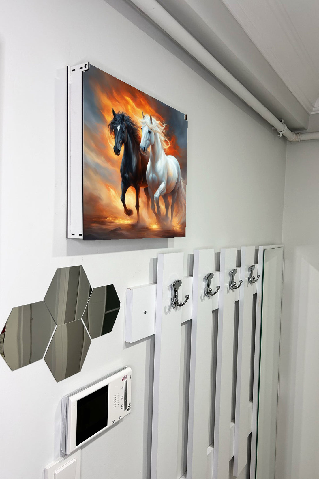 Siyah Beyaz Modern Sanatsal Kısrak At Temalı Ahşap Sigorta Saklama Kutusu