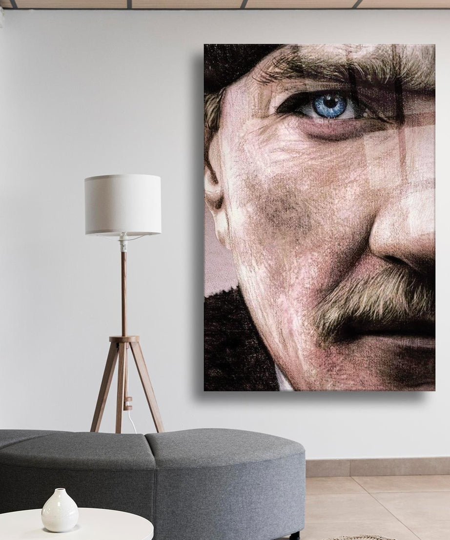 Atatürk Keskin Bakış Temalı Dayanıklı Cam Tablo