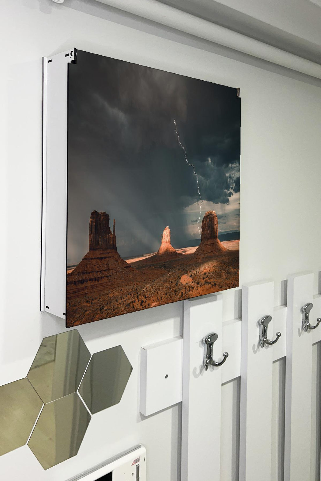 SİGORTA SAKLAMA KUTUSU AYNI ZAMANDA MANZARALI TABLOLAR 43X43 CM